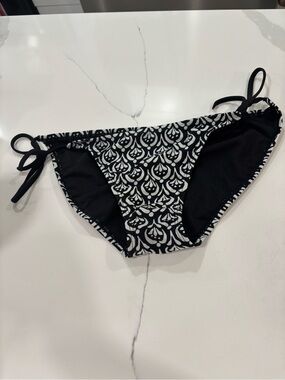 Old Navy Black & White Floral Tie-Side Bikini Bottom